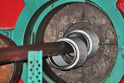 伸縮節(jié)波紋管生產(chǎn)現(xiàn)場